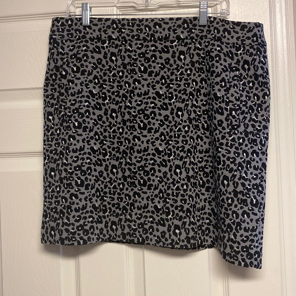 Loft black and gray Leopard printed skirt